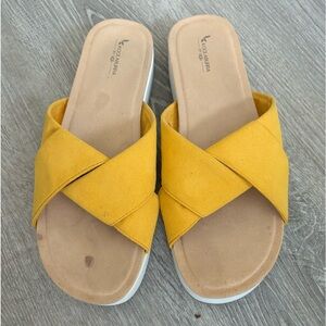 Koolaburra by Ugg mustard yellow criss cross sandals women’s size 10